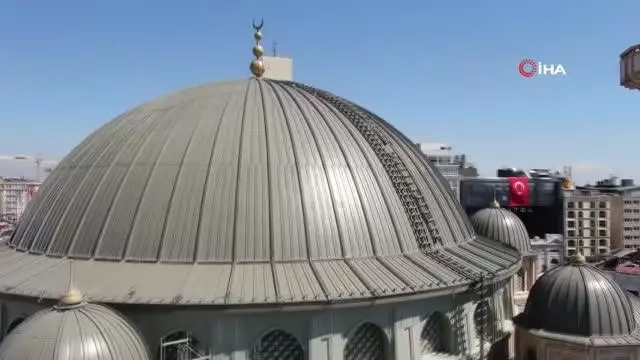 Büyük açılışa günler kaldı...Taksim Camii, Çamlıca Camii ile aynı karede Büyük açılışa günler kaldı...Taksim Camii, Çamlıca Camii ile aynı karede