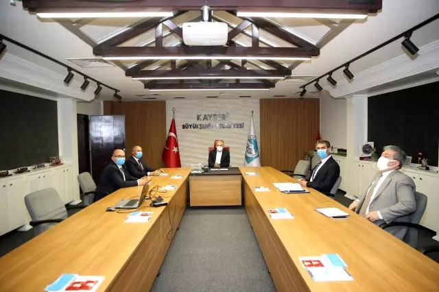 Kayseri Büyükşehir Belediye Başkanı Büyükkılıç, ilçe belediye başkanları ile görüştü Kayseri Büyükşehir Belediye Başkanı Büyükkılıç, ilçe belediye başkanları ile görüştü
