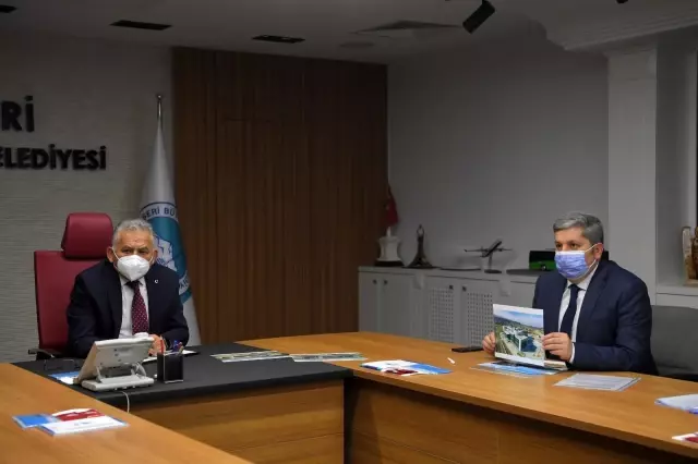 Kayseri Büyükşehir Belediye Başkanı Büyükkılıç, ilçe belediye başkanları ile görüştü Kayseri Büyükşehir Belediye Başkanı Büyükkılıç, ilçe belediye başkanları ile görüştü