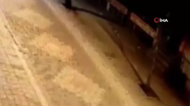 Çaldıkları çelik kasayı el arabasına koyup böyle götürdüler Çaldıkları çelik kasayı el arabasına koyup böyle götürdüler