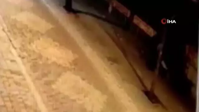 Çaldıkları çelik kasayı el arabasına koyup böyle götürdüler Çaldıkları çelik kasayı el arabasına koyup böyle götürdüler