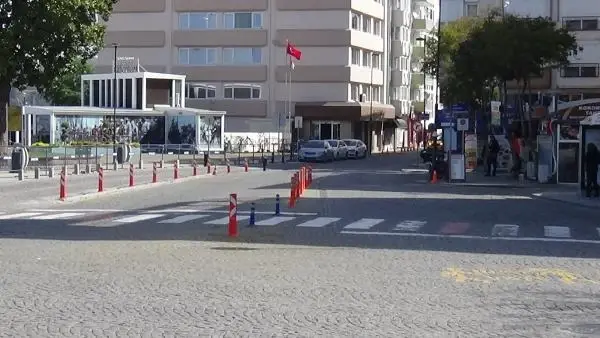 ÇANAKKALE'DE TAM KAPANMANIN İLK GÜNÜNDE SESSİZLİK ÇANAKKALE'DE TAM KAPANMANIN İLK GÜNÜNDE SESSİZLİK
