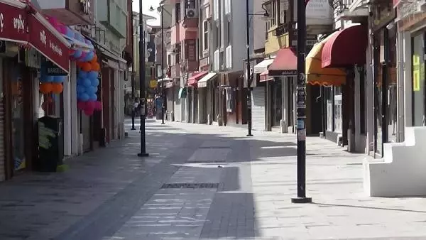 ÇANAKKALE'DE TAM KAPANMANIN İLK GÜNÜNDE SESSİZLİK ÇANAKKALE'DE TAM KAPANMANIN İLK GÜNÜNDE SESSİZLİK