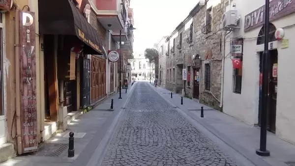 ÇANAKKALE'DE TAM KAPANMANIN İLK GÜNÜNDE SESSİZLİK ÇANAKKALE'DE TAM KAPANMANIN İLK GÜNÜNDE SESSİZLİK