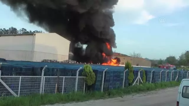 Son dakika haber... ÇANAKKALE - Depo yangını söndürüldü Son dakika haber... ÇANAKKALE - Depo yangını söndürüldü