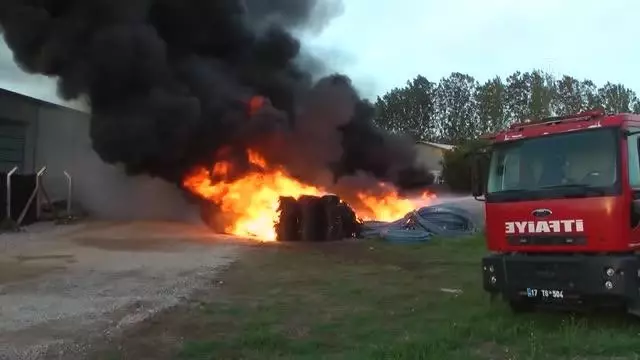 Son dakika haber... ÇANAKKALE - Depo yangını söndürüldü Son dakika haber... ÇANAKKALE - Depo yangını söndürüldü
