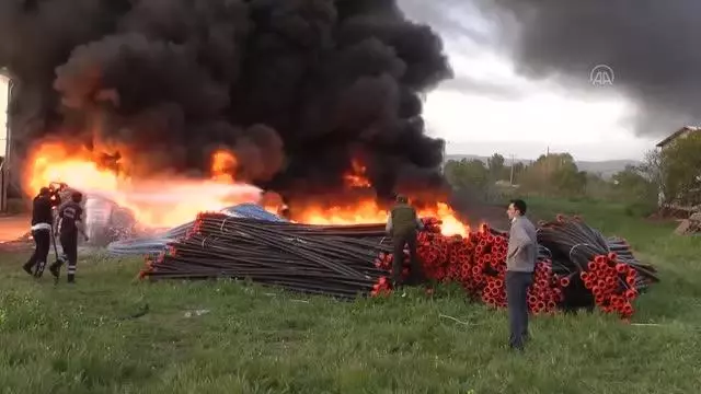Son dakika haber... ÇANAKKALE - Depo yangını söndürüldü Son dakika haber... ÇANAKKALE - Depo yangını söndürüldü