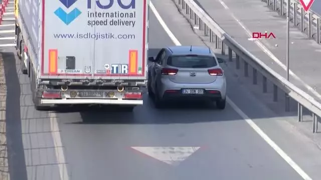 CEVİZLİBAĞ'DA GERİ GERİ GİDİP, TRAFİĞİ TEHLİKEYE ATTILAR CEVİZLİBAĞ'DA GERİ GERİ GİDİP, TRAFİĞİ TEHLİKEYE ATTILAR