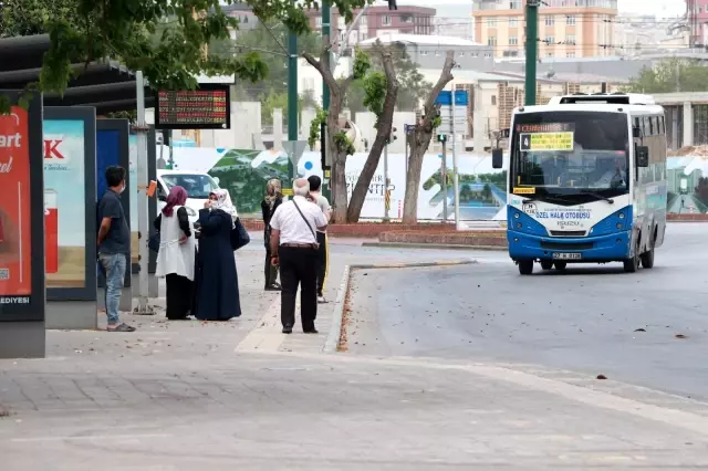 Gaziantep'te tam kapanmaya kısmen uyuldu Gaziantep'te tam kapanmaya kısmen uyuldu
