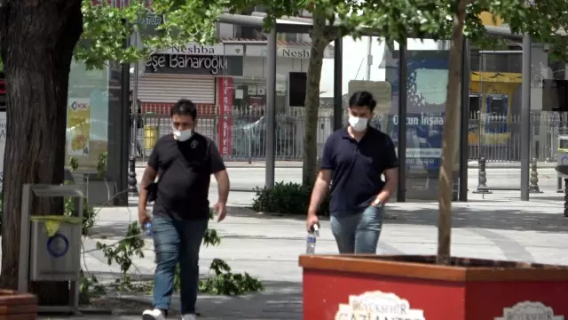 Gaziantep'te tam kapanmaya kısmen uyuldu Gaziantep'te tam kapanmaya kısmen uyuldu