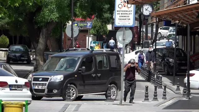 Gaziantep'te tam kapanmaya kısmen uyuldu Gaziantep'te tam kapanmaya kısmen uyuldu