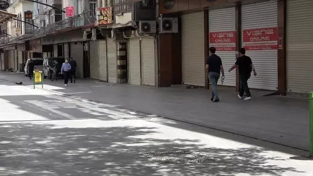 Gaziantep'te tam kapanmaya kısmen uyuldu Gaziantep'te tam kapanmaya kısmen uyuldu