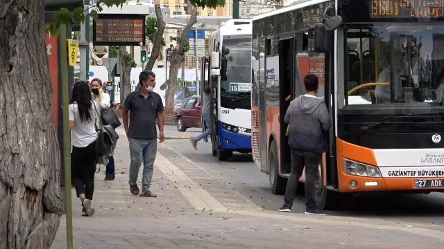Gaziantep'te tam kapanmaya kısmen uyuldu Gaziantep'te tam kapanmaya kısmen uyuldu