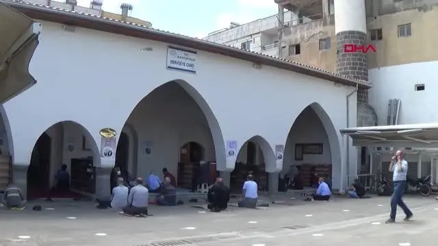 CUMA NAMAZINI TARİHİ CAMİDE KILDILAR