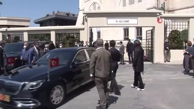 Cumhurbaşkanı Erdoğan, cuma namazının ardından gazetecilerin sorularını yanıtladı Açıklaması Cumhurbaşkanı Erdoğan, cuma namazının ardından gazetecilerin sorularını yanıtladı Açıklaması