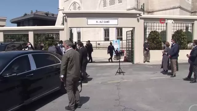 Cumhurbaşkanı Erdoğan, cuma namazının ardından gazetecilerin sorularını yanıtladı Açıklaması Cumhurbaşkanı Erdoğan, cuma namazının ardından gazetecilerin sorularını yanıtladı Açıklaması