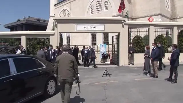 Cumhurbaşkanı Erdoğan, cuma namazının ardından gazetecilerin sorularını yanıtladı Açıklaması Cumhurbaşkanı Erdoğan, cuma namazının ardından gazetecilerin sorularını yanıtladı Açıklaması