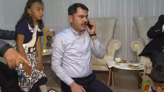 Bakan Kurum, depremzede aile ile iftar yaptı Bakan Kurum, depremzede aile ile iftar yaptı