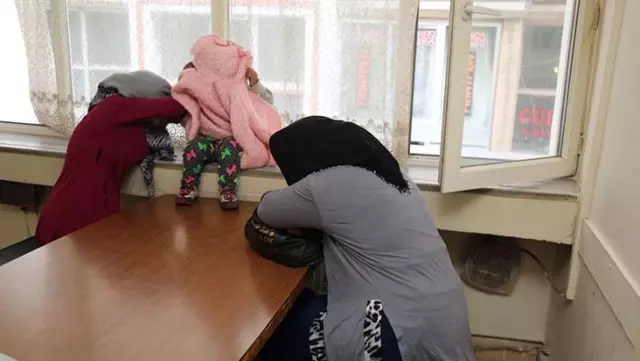 Dilencilerin yöntemi şaşırttı! Marketten gıda aldırıp gıdaları tekrardan markete iade ederek parasını alıyorlar Dilencilerin yöntemi şaşırttı! Marketten gıda aldırıp gıdaları tekrardan markete iade ederek parasını alıyorlar