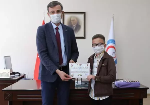 DİŞ ÇEKTİRME KORKUSUNU YENEN SEMİH'E 'KAHRAMANLIK BELGESİ' DİŞ ÇEKTİRME KORKUSUNU YENEN SEMİH'E 'KAHRAMANLIK BELGESİ'