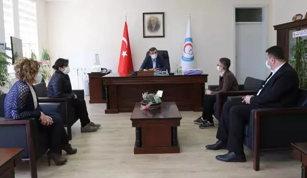 DİŞ ÇEKTİRME KORKUSUNU YENEN SEMİH'E 'KAHRAMANLIK BELGESİ' DİŞ ÇEKTİRME KORKUSUNU YENEN SEMİH'E 'KAHRAMANLIK BELGESİ'