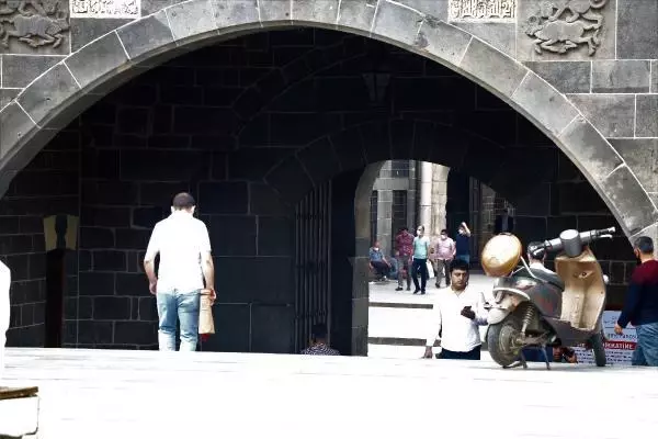 DİYARBAKIR'DA, TAM KAPANMADA SIKI DENETİM