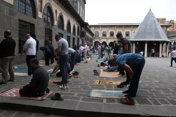 DİYARBAKIR'DA, TAM KAPANMADA SIKI DENETİM