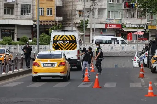 DİYARBAKIR'DA, TAM KAPANMADA SIKI DENETİM