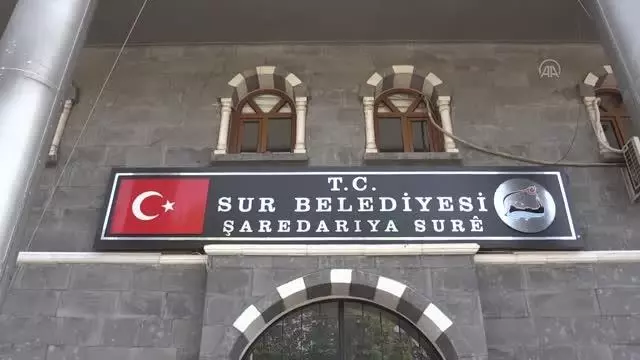 DİYARBAKIR - Sur Kaymakamı ve Belediye Başkan Vekili Çiftçi, yaptıkları çalışmaları anlattı DİYARBAKIR - Sur Kaymakamı ve Belediye Başkan Vekili Çiftçi, yaptıkları çalışmaları anlattı