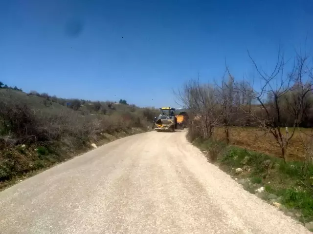 Dumlupınar köy yollarında beton asfalt çalışmaları Dumlupınar köy yollarında beton asfalt çalışmaları