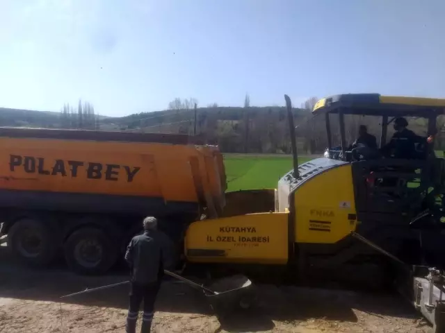 Dumlupınar köy yollarında beton asfalt çalışmaları Dumlupınar köy yollarında beton asfalt çalışmaları