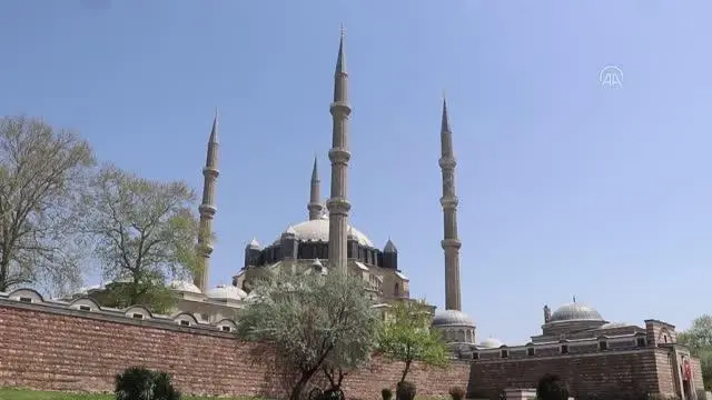 EDİRNE/KIRKLARELİ - Trakya'da vatandaşlar ikametlerine en yakın camide cuma namazlarını kıldı EDİRNE/KIRKLARELİ - Trakya'da vatandaşlar ikametlerine en yakın camide cuma namazlarını kıldı