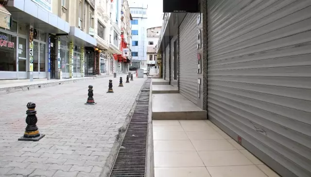Elazığ'da cadde ve sokaklarda kısıtlama sessizliği Elazığ'da cadde ve sokaklarda kısıtlama sessizliği
