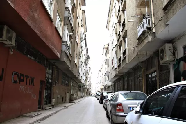 Elazığ'da cadde ve sokaklarda kısıtlama sessizliği Elazığ'da cadde ve sokaklarda kısıtlama sessizliği