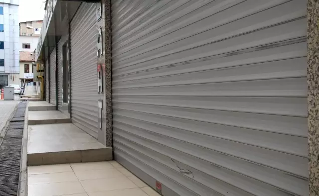 Elazığ'da cadde ve sokaklarda kısıtlama sessizliği Elazığ'da cadde ve sokaklarda kısıtlama sessizliği