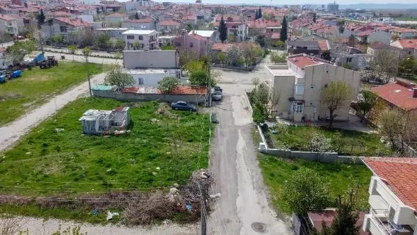 Elektrik direği, 7 yıldır leyleklerin yuvası Elektrik direği, 7 yıldır leyleklerin yuvası