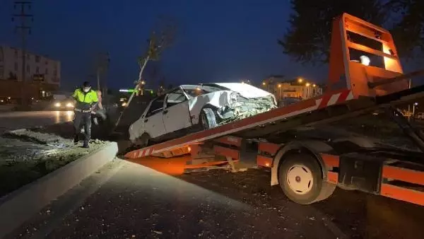 Elektrik direğine çarpan otomobilin sürücüsü 2.30 promil alkollü çıktı Elektrik direğine çarpan otomobilin sürücüsü 2.30 promil alkollü çıktı