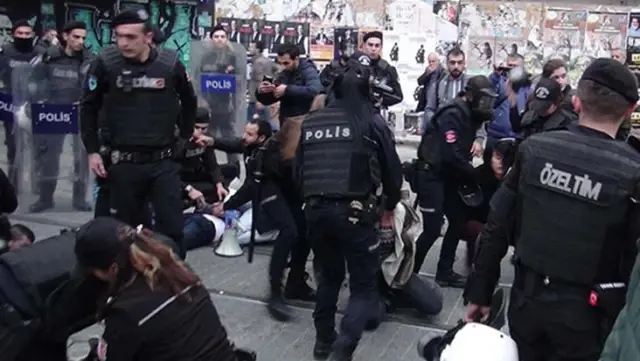 Emniyet'ten tartışma yaratacak genelge: Toplumsal olaylarda polislerin görüntülerini ya da seslerini kaydetmek artık yasak Emniyet'ten tartışma yaratacak genelge: Toplumsal olaylarda polislerin görüntülerini ya da seslerini kaydetmek artık yasak