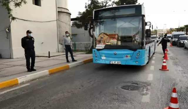 Emniyetten yoğun denetim.. Uzun araç kuyrukları oluştu Emniyetten yoğun denetim.. Uzun araç kuyrukları oluştu