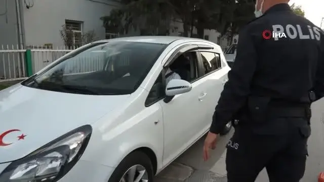 Emniyetten yoğun denetim.. Uzun araç kuyrukları oluştu Emniyetten yoğun denetim.. Uzun araç kuyrukları oluştu