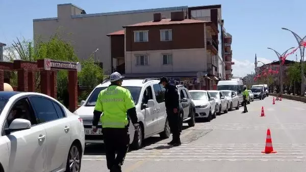 ERCİŞ'TE POLİSTEN DRONLU DENETİM ERCİŞ'TE POLİSTEN DRONLU DENETİM
