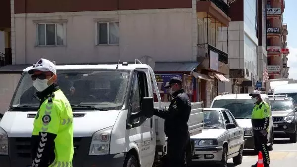 ERCİŞ'TE POLİSTEN DRONLU DENETİM ERCİŞ'TE POLİSTEN DRONLU DENETİM