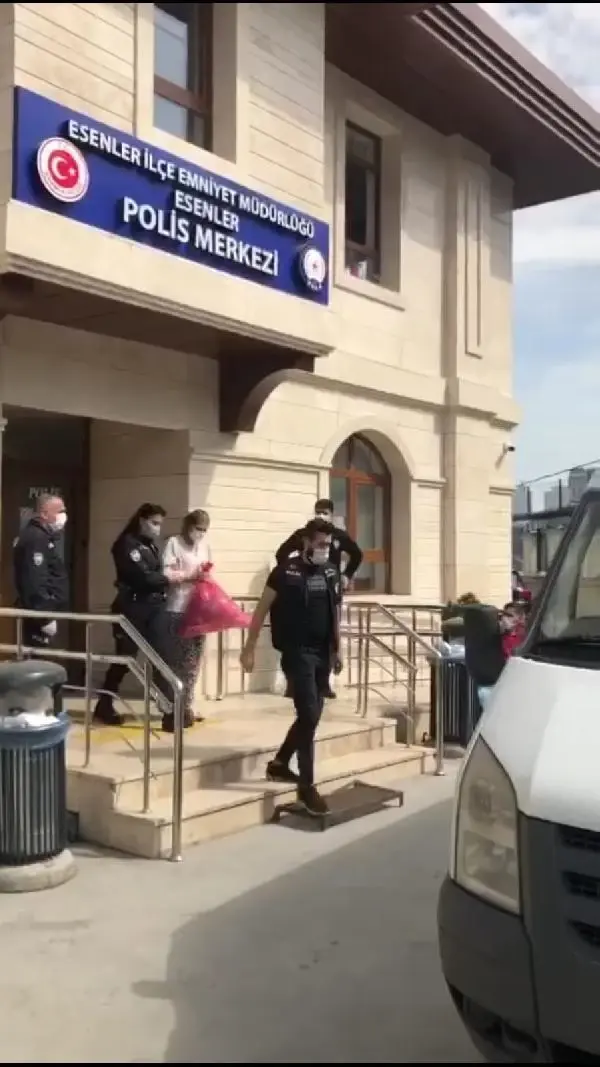 ESENLER'DE KUYUMCUDAN ALTIN DOLU ÇANTA ÇALAN HIRSIZ YAKALANDI ESENLER'DE KUYUMCUDAN ALTIN DOLU ÇANTA ÇALAN HIRSIZ YAKALANDI