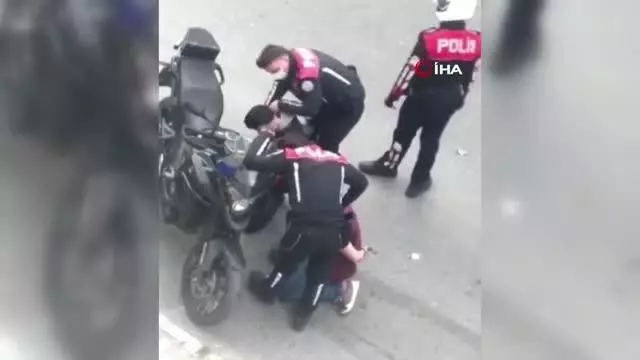 Son dakika haberi: Esenyurt'ta uygulama yapan polis 'torbacıları' yakaladı Son dakika haberi: Esenyurt'ta uygulama yapan polis 'torbacıları' yakaladı