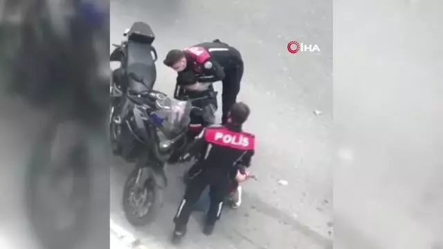 Son dakika haberi: Esenyurt'ta uygulama yapan polis 'torbacıları' yakaladı Son dakika haberi: Esenyurt'ta uygulama yapan polis 'torbacıları' yakaladı