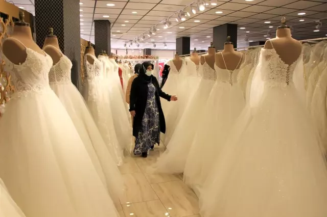 Eski gelinlik ve perdeleri topladı 'şahane dönüşüme' imza attı Eski gelinlik ve perdeleri topladı 'şahane dönüşüme' imza attı