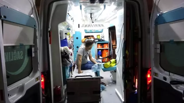 Fabrikadaki iftar yemeğinde 70 işçi zehirlendi Fabrikadaki iftar yemeğinde 70 işçi zehirlendi