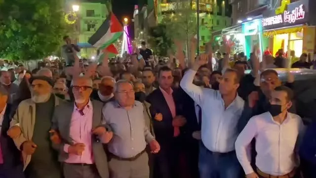 Filistin Devlet Başkanı Abbas'ın seçime ilişkin açıklamaları protesto edildi Filistin Devlet Başkanı Abbas'ın seçime ilişkin açıklamaları protesto edildi