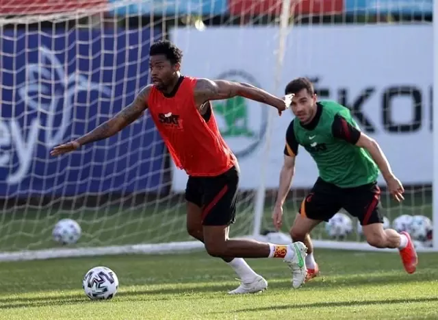 Galatasaray'da Gençlerbirliği maçı hazırlıkları sürüyor Galatasaray'da Gençlerbirliği maçı hazırlıkları sürüyor