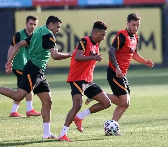 Galatasaray'da Gençlerbirliği maçı hazırlıkları sürüyor Galatasaray'da Gençlerbirliği maçı hazırlıkları sürüyor